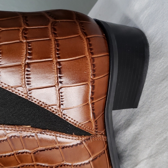 NEW Marc Fisher Yale Chelsea Boot - Picture 11 of 13